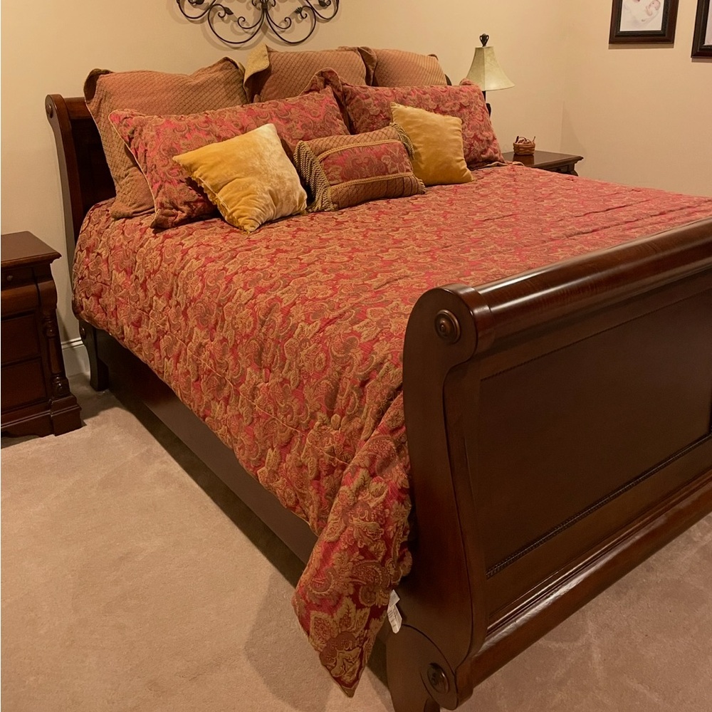 Croscill Red and Gold Paisley Quilt Set